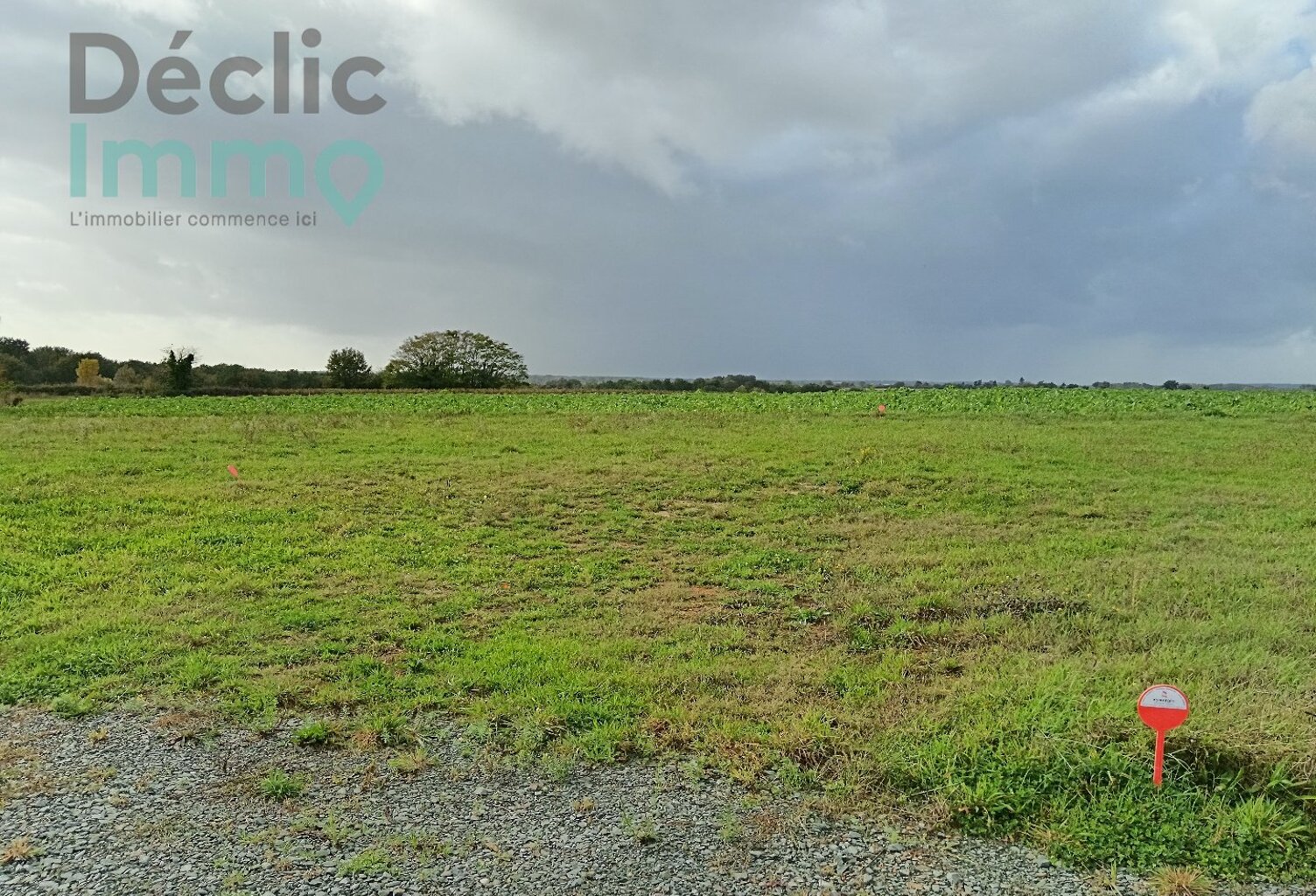 TERRAIN CONSTRUCTIBLE VIABILISE 935 m² — photo 1