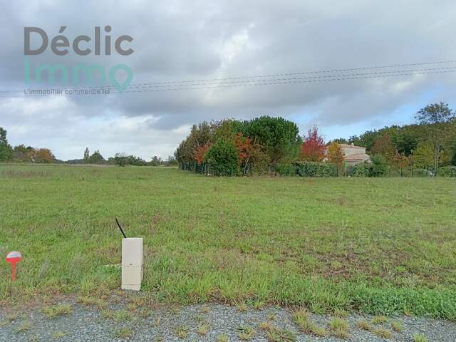 TERRAIN CONSTRUCTIBLE VIABILISE 706 m² — photo du bien