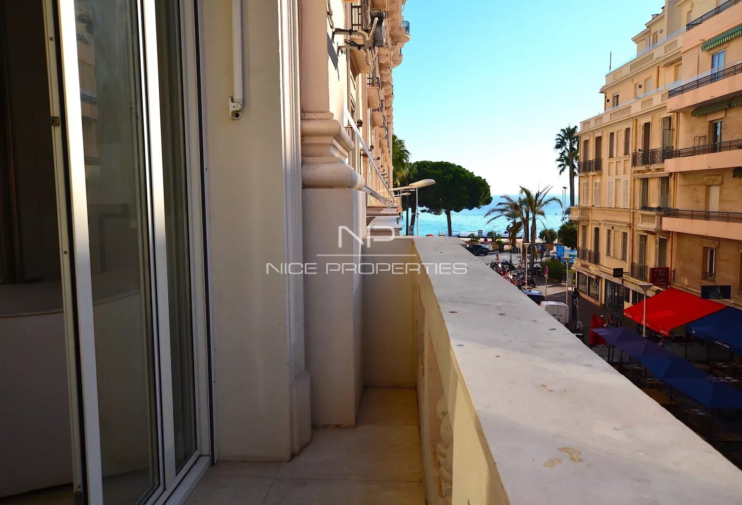 Cannes, appartement 4 pièces  sur la Croisette — photo 1