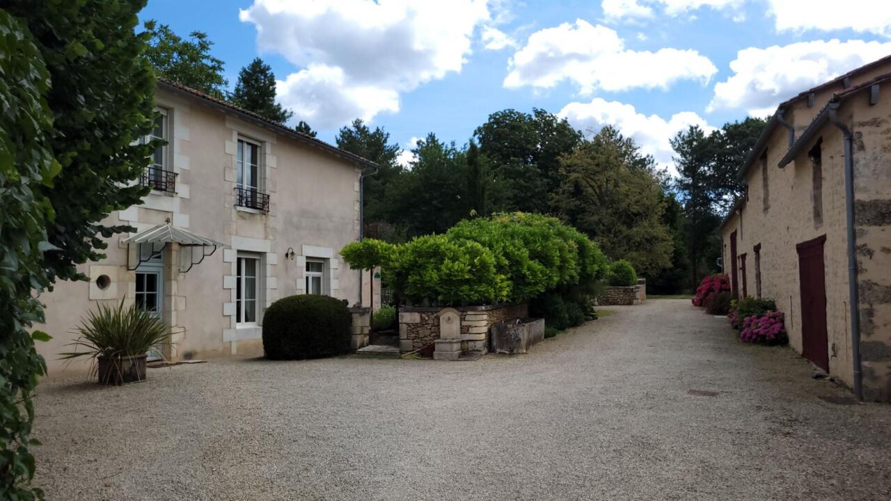 maison 7 pièces 232 m2 à vendre à Fontaine-le-Comte (86240)