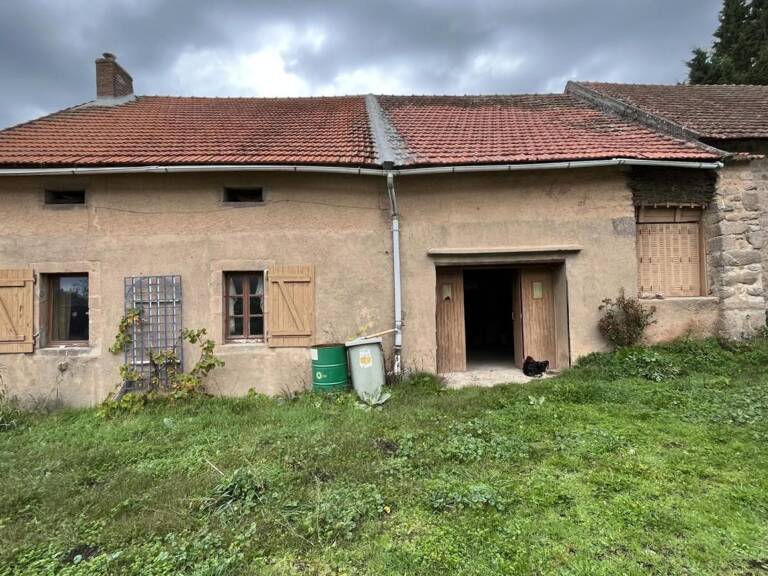 Corps de bâtiment à rénover dans un petit hameau — photo 1
