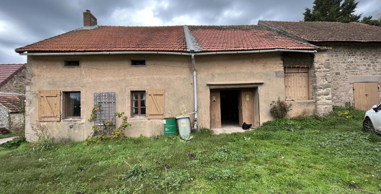 Corps de bâtiment à rénover dans un petit hameau — photo 1