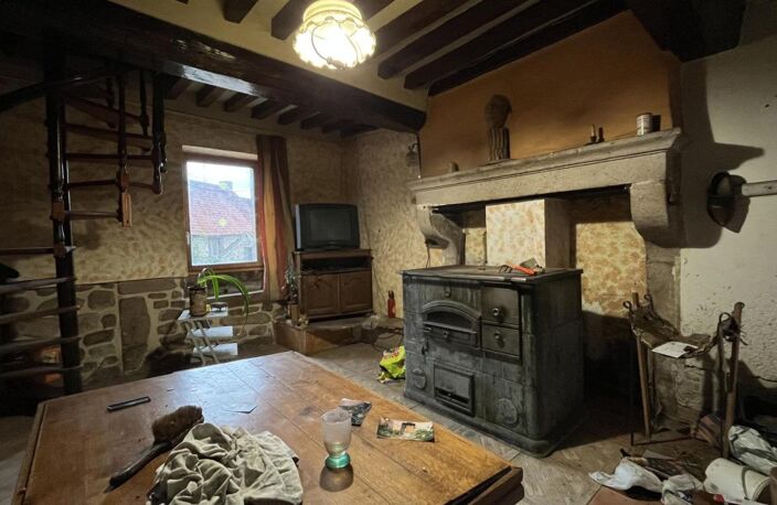 Corps de bâtiment à rénover dans un petit hameau — photo 3