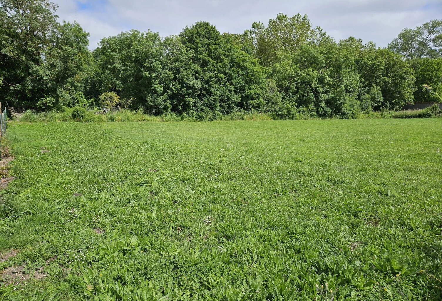 Terrain de 1000m² dans saint Christophe — photo 1