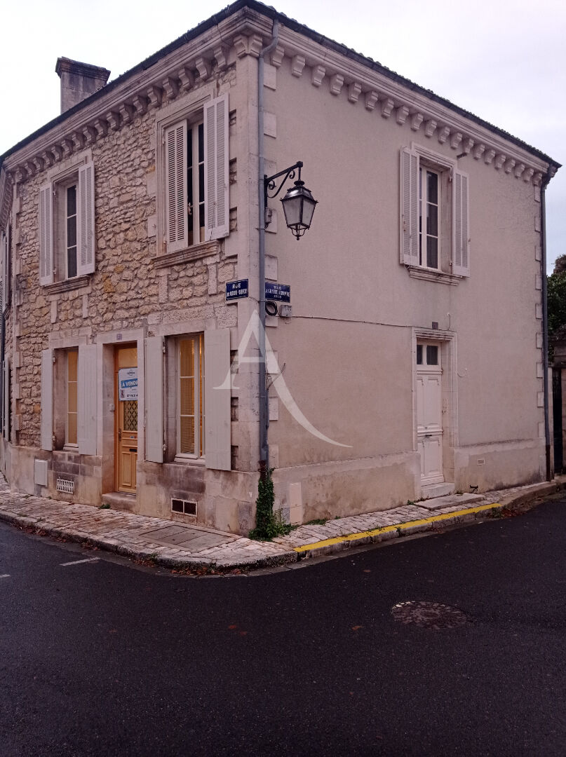 Immeuble  à vendre Saint-Jean-d'Angély 17400