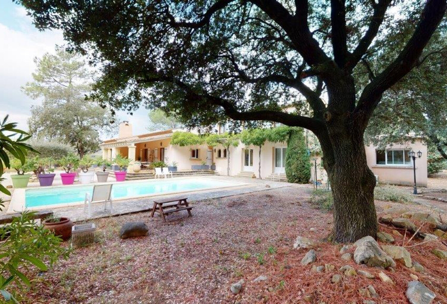 Villa de 230m2 avec piscine sur terrain de 4635m2. — photo 1