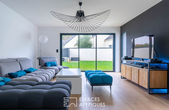 Propriété contemporaine récente et sa piscine sécurisée. — photo 2