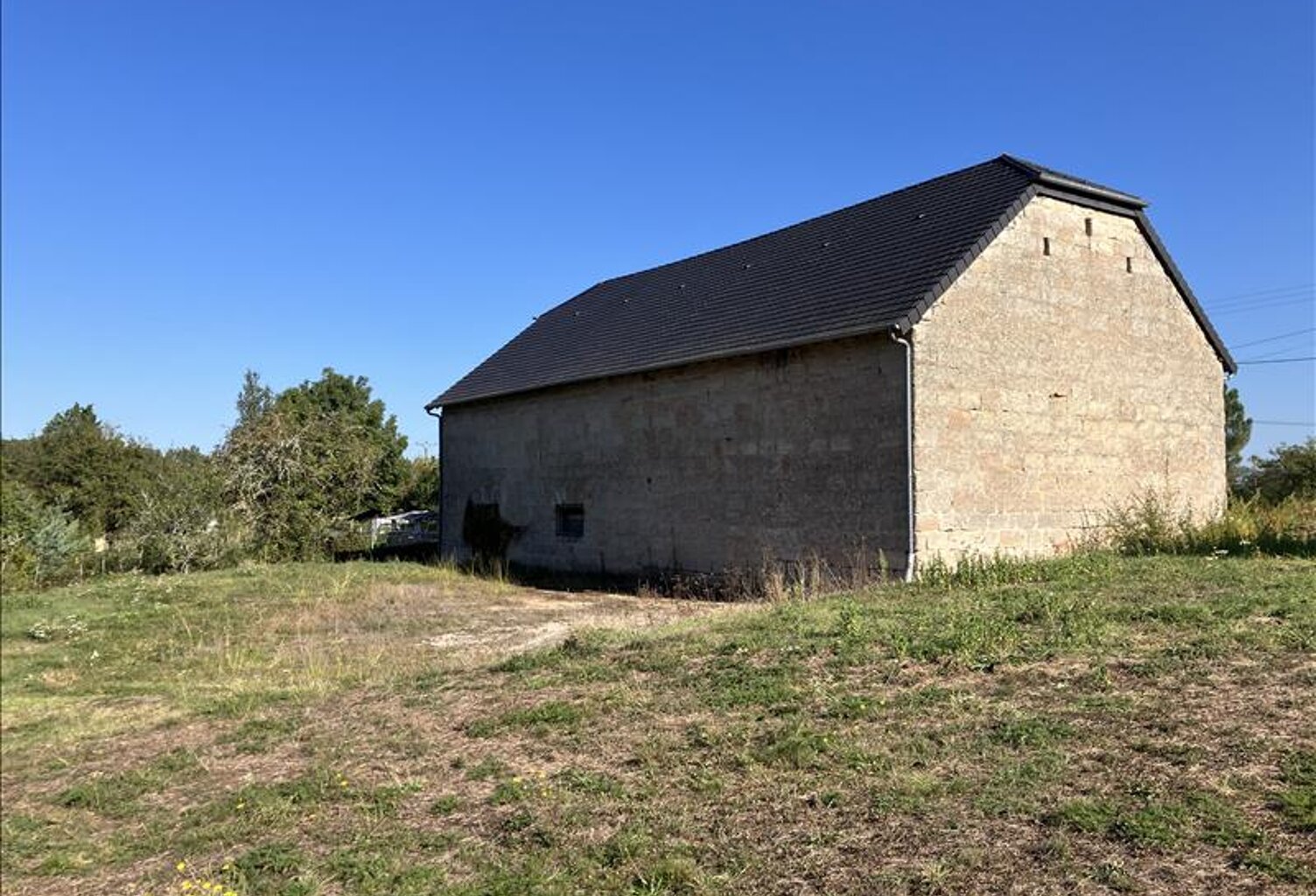 Grange de 1 pièces principales — photo 1