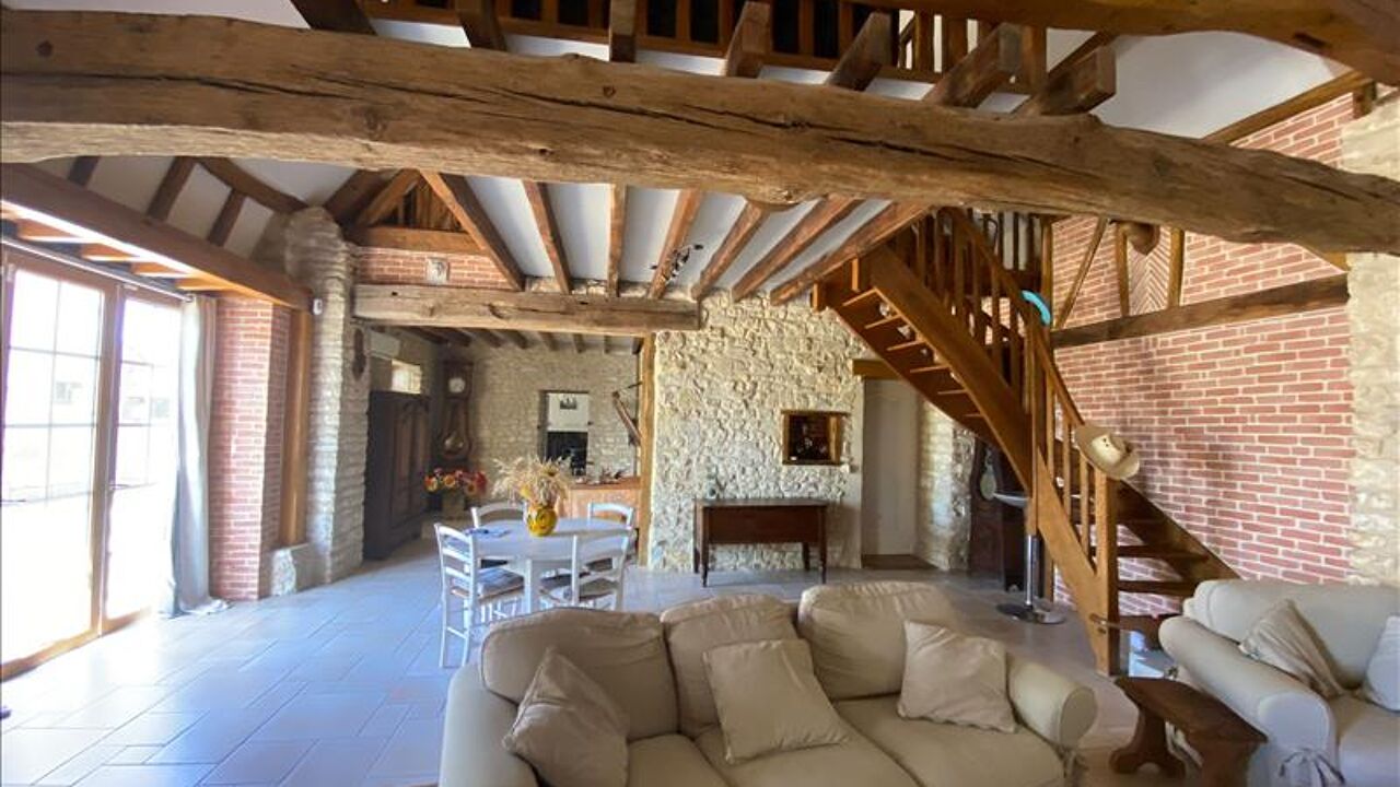 maison 5 pièces 213 m2 à vendre à Saint-Caprais (18400)