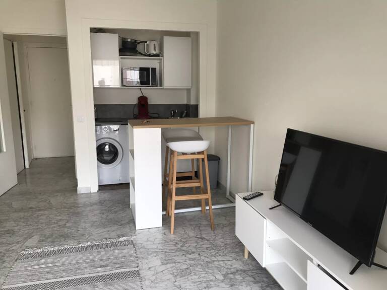 Location Studio Meublé Cannes — photo 1