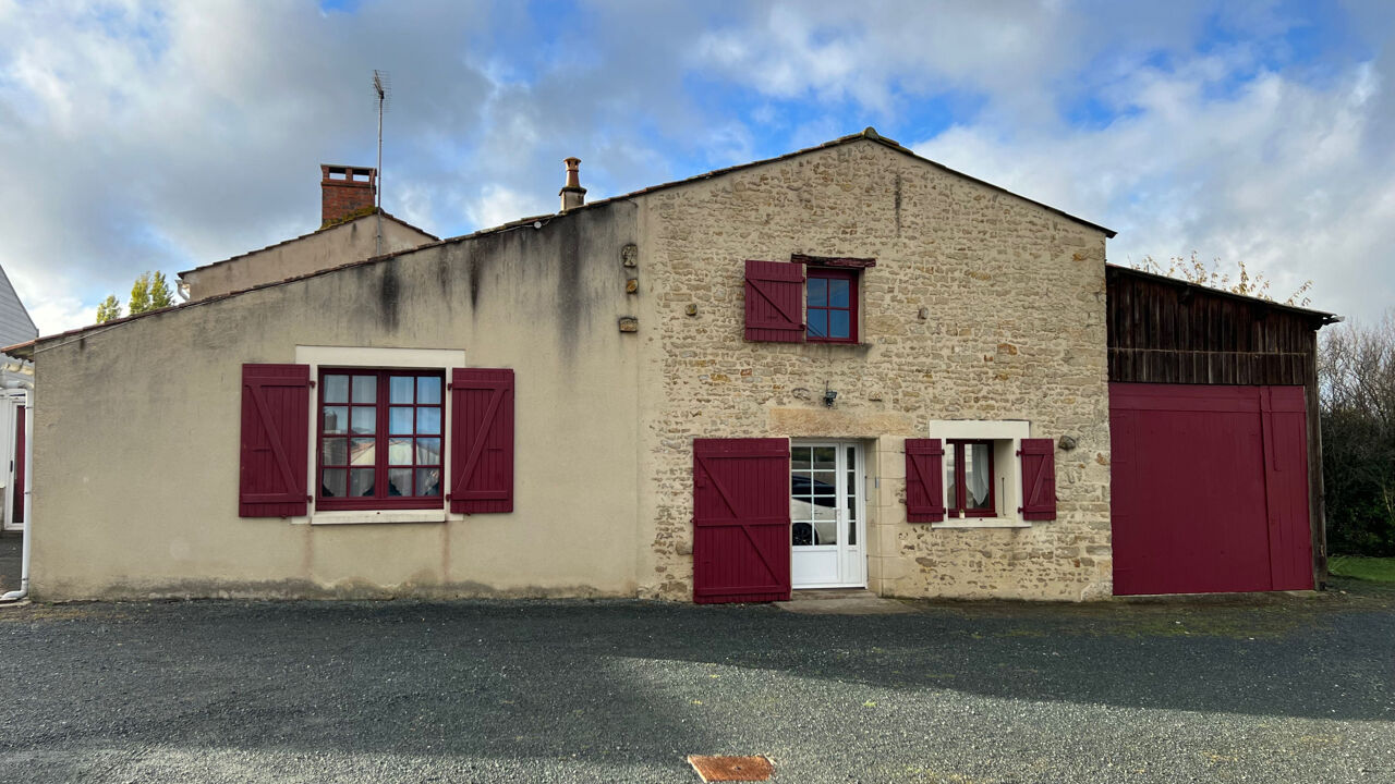 maison 6 pièces 233 m2 à vendre à Saint-Jean-de-Beugné (85210)