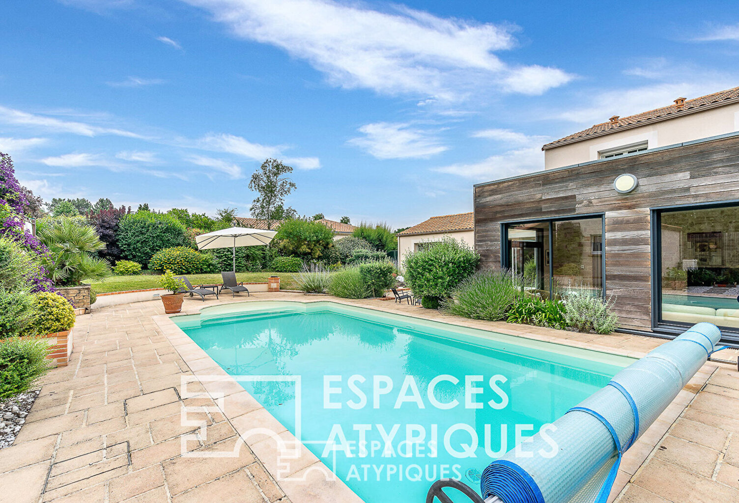 Belle villa avec sa piscine et son magnifique jardin — photo 1