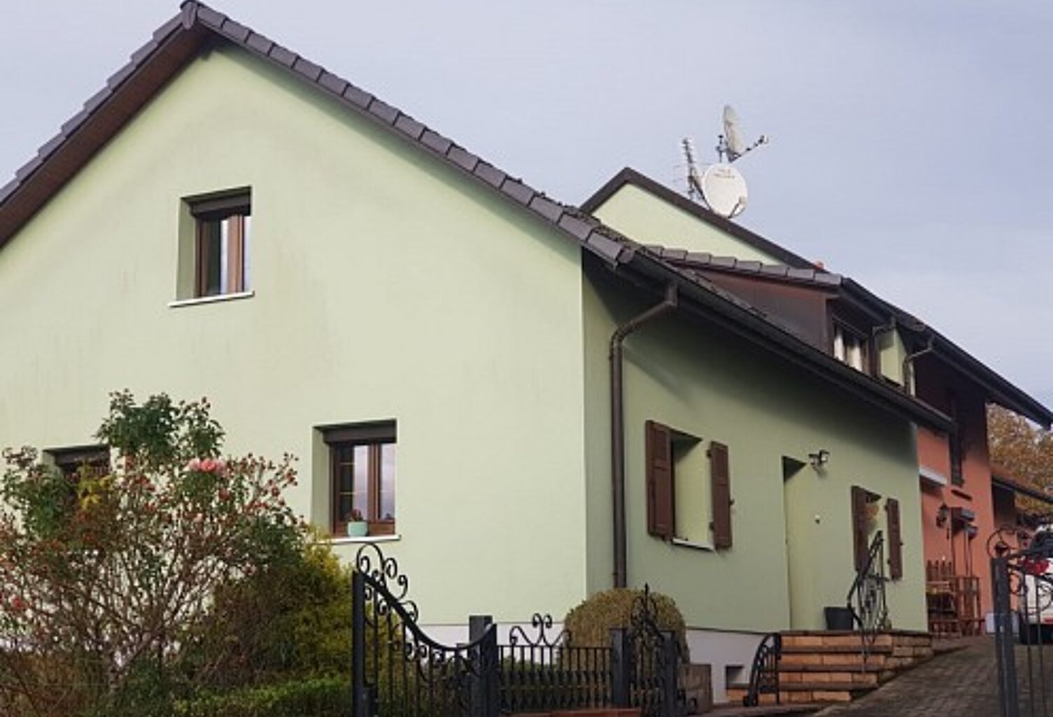 11031 *** Sect. Durmenach / Werentzhouse: Maison de village, annexe, gges, jardin — photo 1