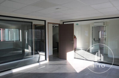 location bureau 2 189 € CC /mois à proximité de Roquefort-la-Bédoule (13830)