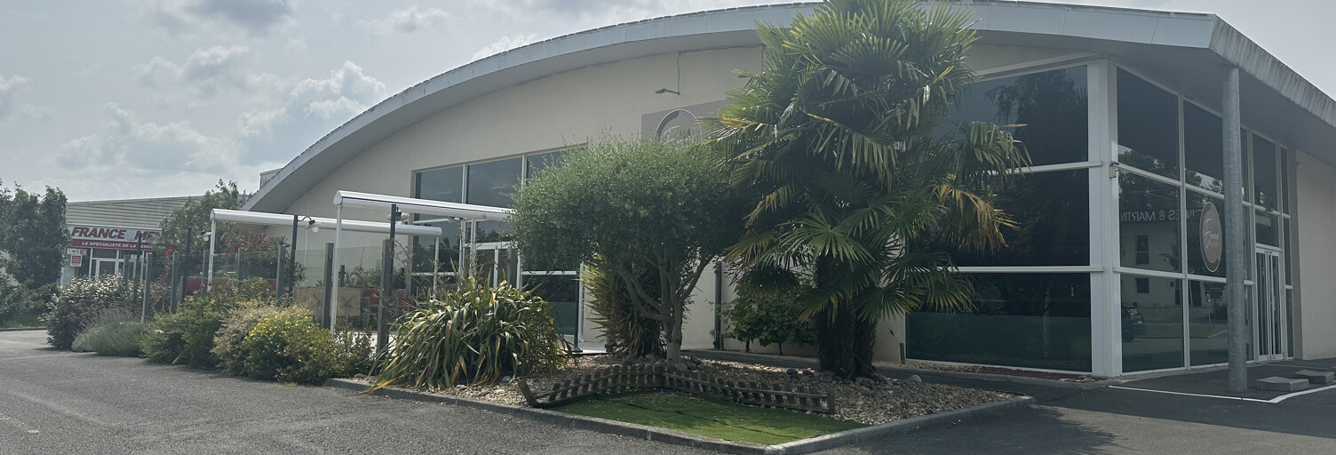 Commerce  710 m² à louer à Saint-Georges-des-Coteaux (17810)