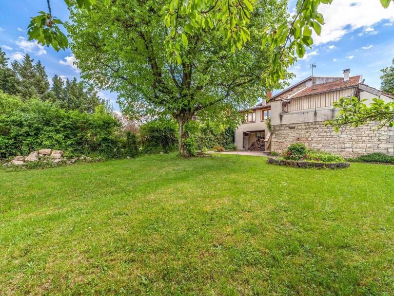 Maison en pierre avec terrasse et jardin + studio 30 m² — photo 1