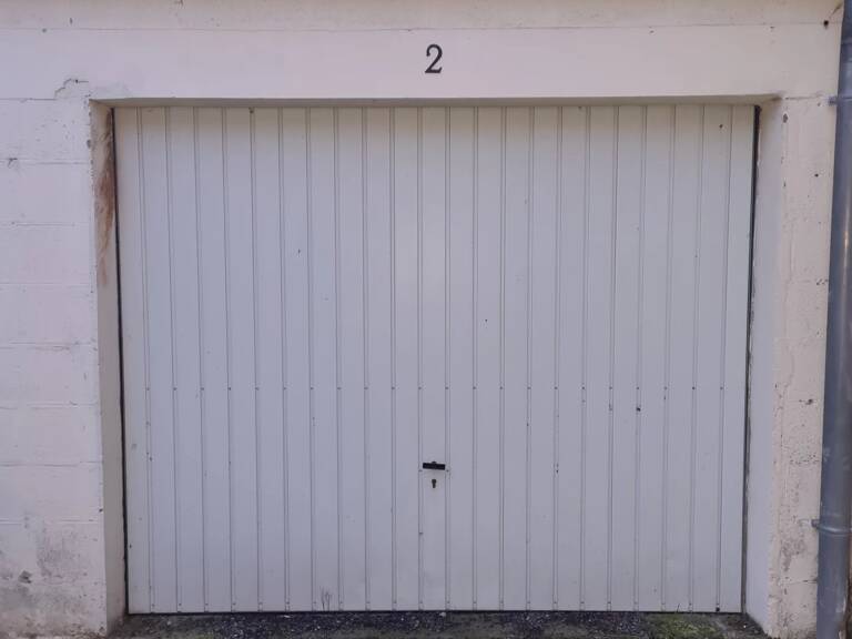 Garage   — photo 1