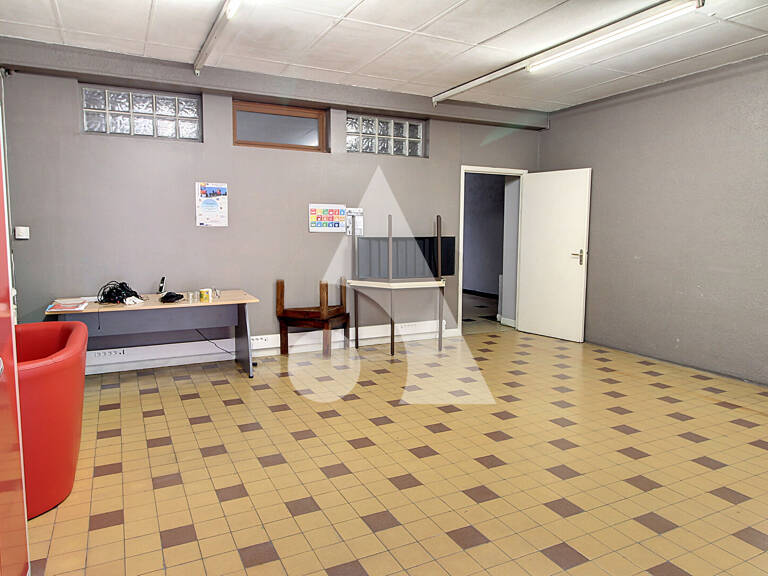 Grand local commercial à Douai — photo 1