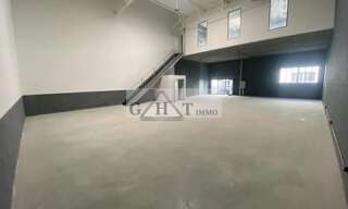 Local industriel  350 m² à louer à Vaux-le-Pénil (77000)