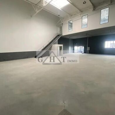 Local industriel  3208 €