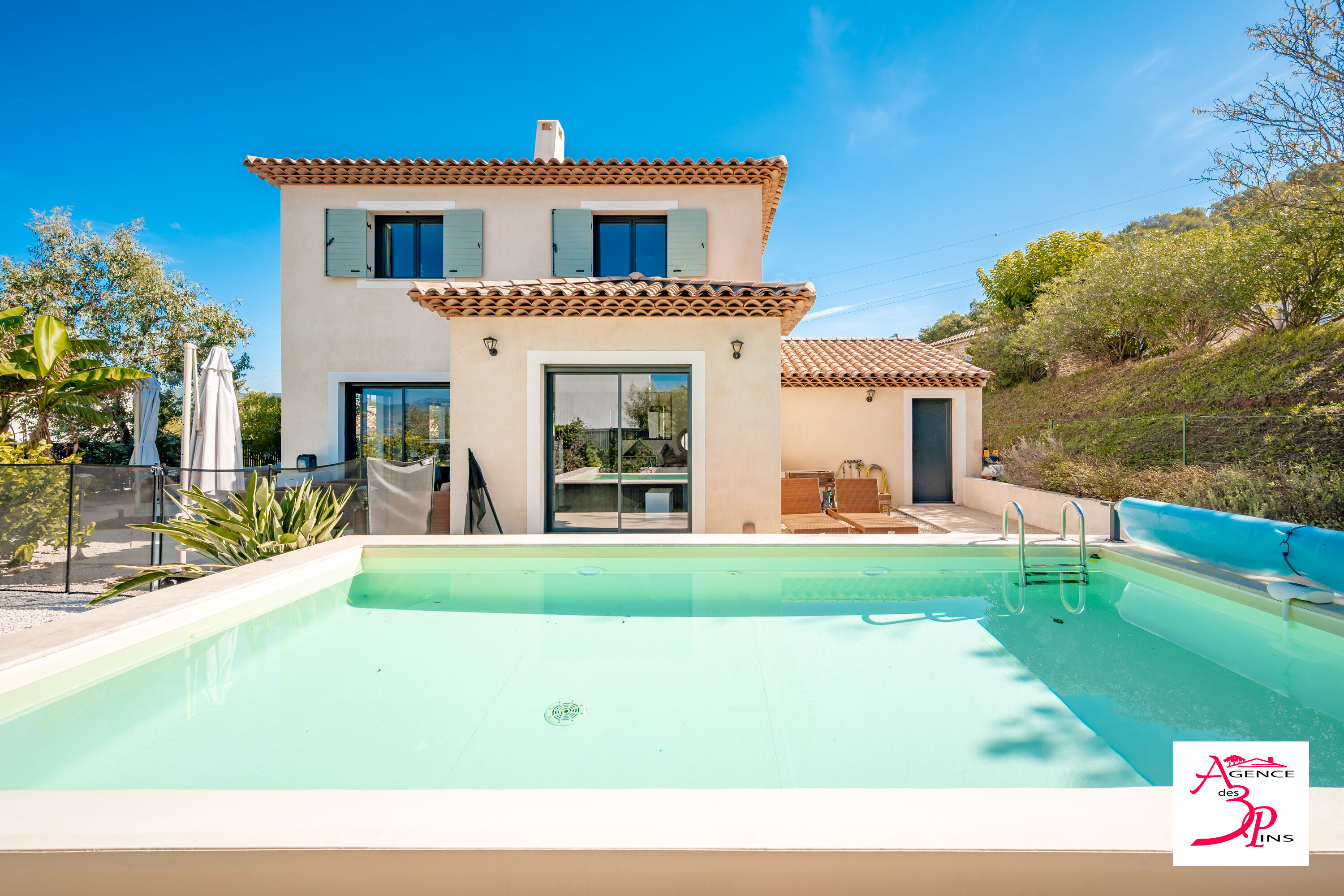 Villa / Maison  T4 à vendre Pierrefeu-du-Var 83390