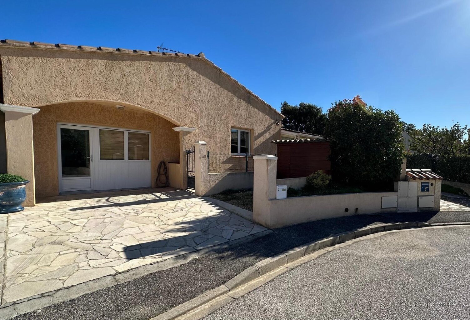 Villa — photo 1