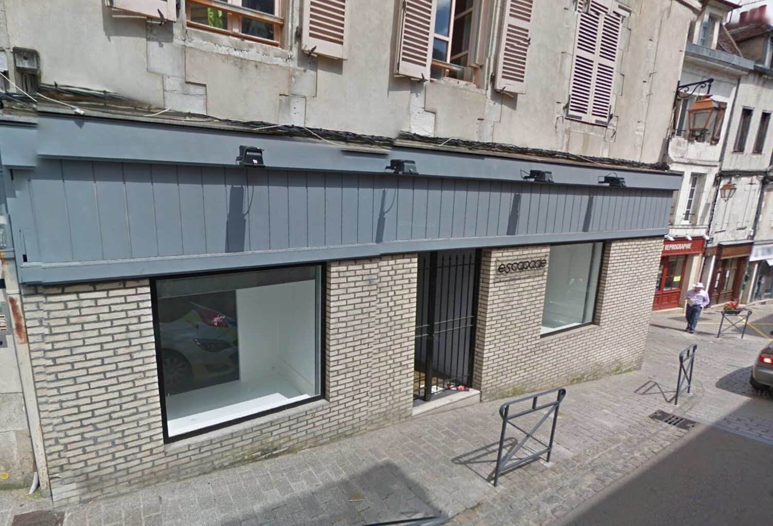 AUXERRE 11-13 RUE JOUBERT - UN LOT DE 2 LOCAUX COMMERCIAUX - UN DE  153M² ET UN DE 72M² - — photo 1
