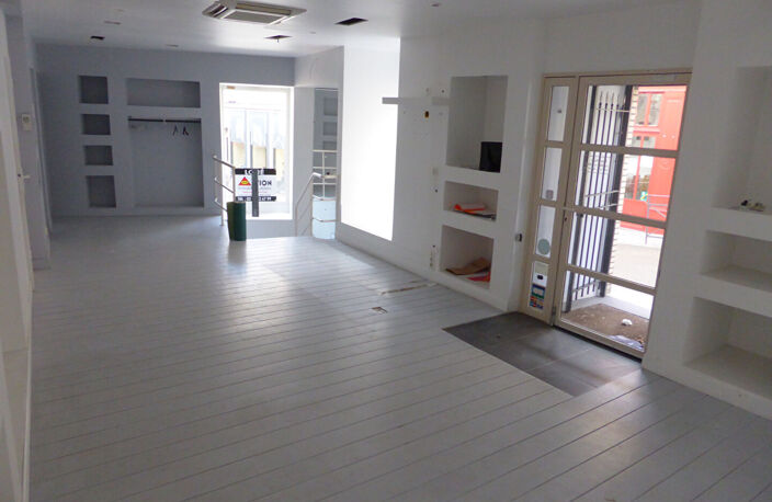 AUXERRE 11-13 RUE JOUBERT - UN LOT DE 2 LOCAUX COMMERCIAUX - UN DE  153M² ET UN DE 72M² - — photo 3