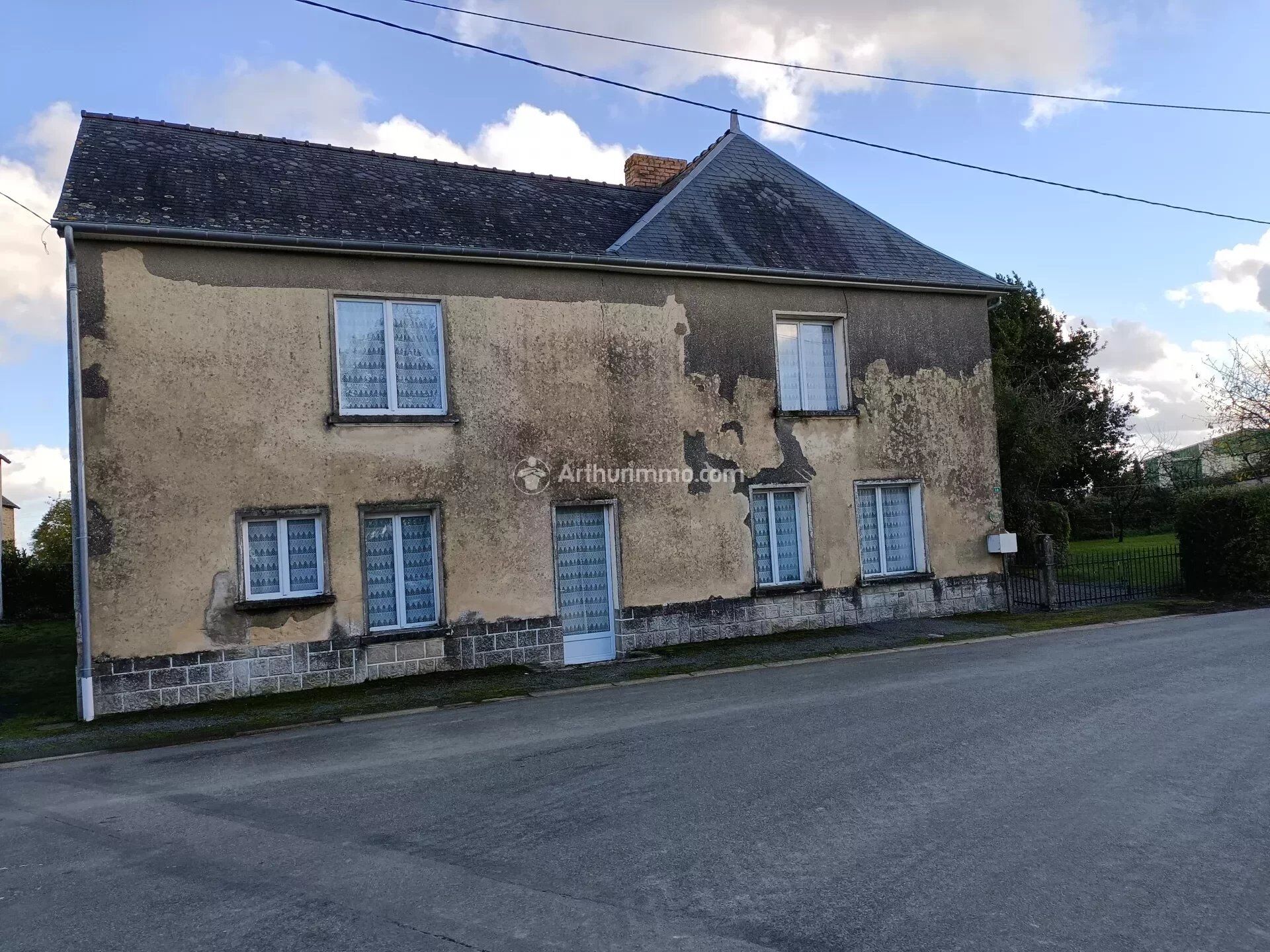 Vente Maison 111m² 6 Pièces à Saint-Aubin-du-Désert (53700) - Arthurimmo