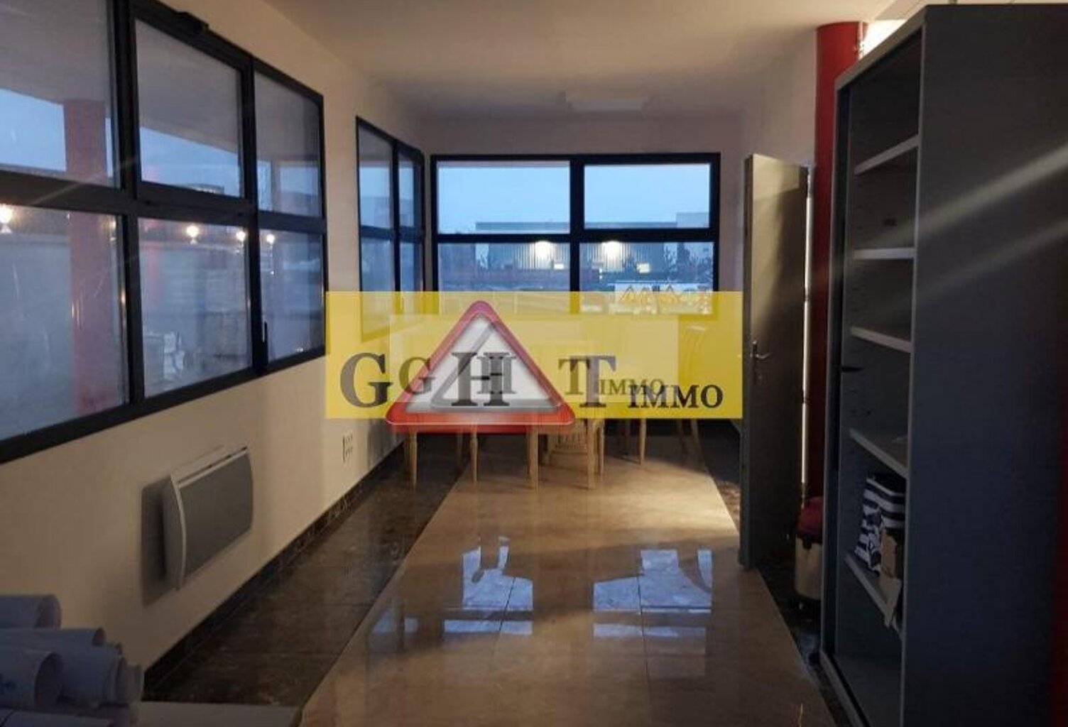 IMMEUBLE DE BUREAUX /ENTREPOT DE 1050 M² A VENDRE A BONDOUFLE — photo 1