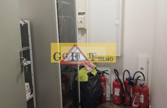 IMMEUBLE DE BUREAUX /ENTREPOT DE 1050 M² A VENDRE A BONDOUFLE — photo 2