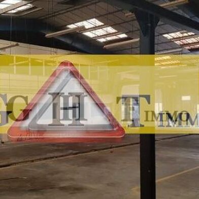 Local industriel 1590 m²