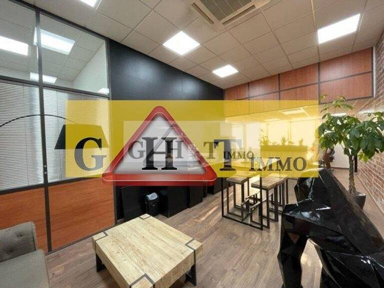 ENTREPOT+BUREAUX 545M2 A LOUER NEUILLY SUR MARNE — photo 1