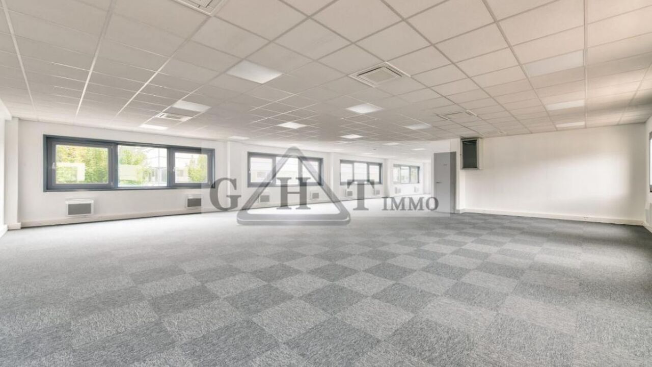 bureau  pièces 226 m2 à louer à Roissy-en-France (95700)