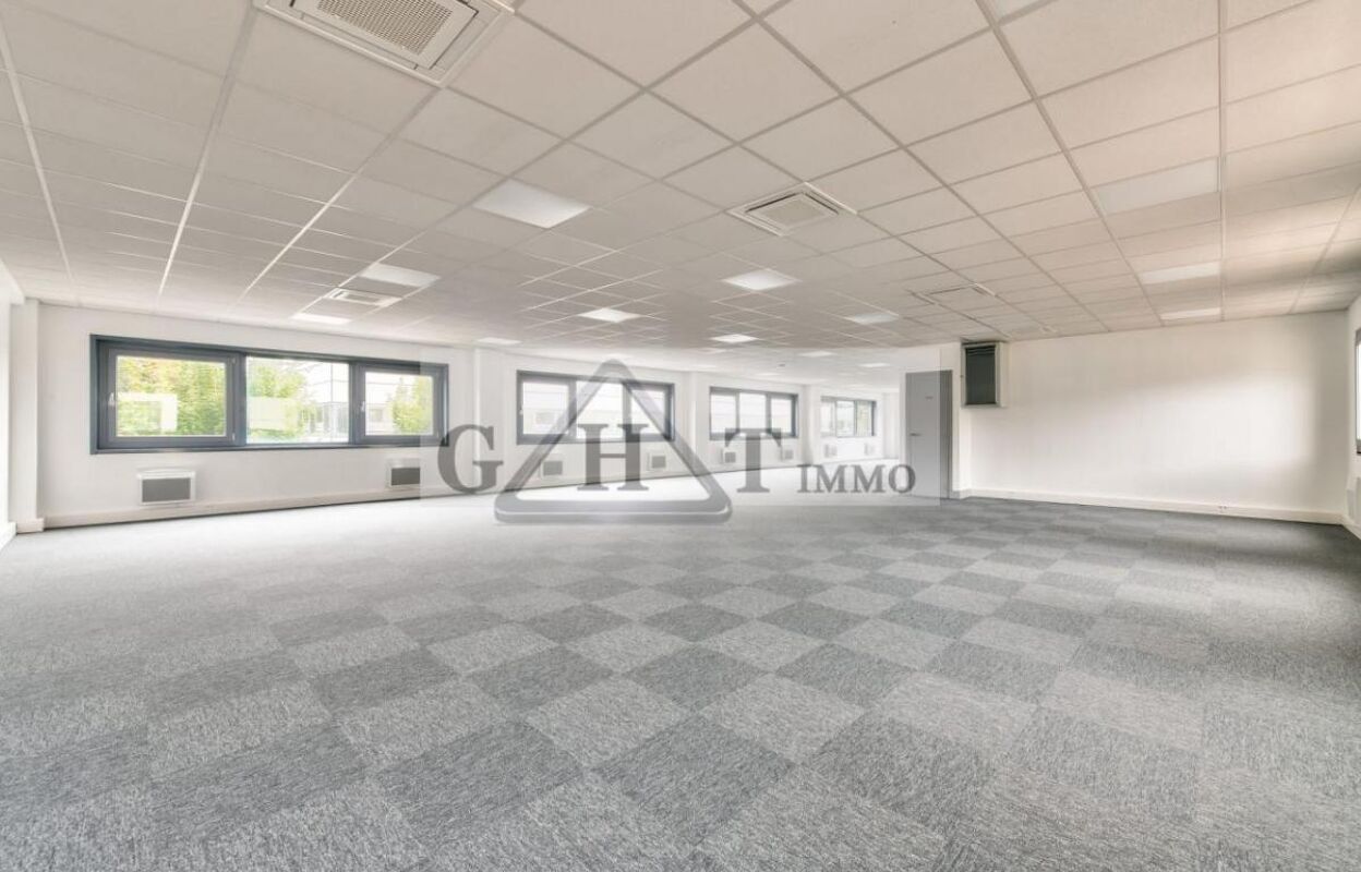 bureau  pièces 226 m2 à louer à Roissy-en-France (95700)