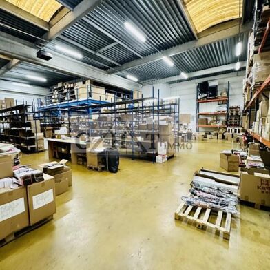 Local industriel  10900 €
