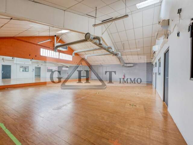 Local commercial de 741m² à vendre à TAVERNY — photo du bien
