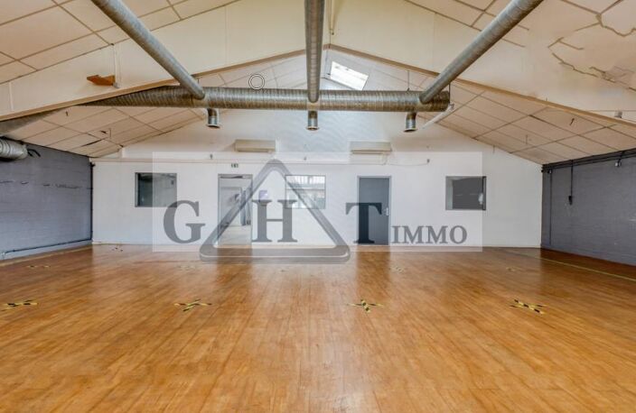 Local commercial de 741m² à vendre à TAVERNY — photo 2