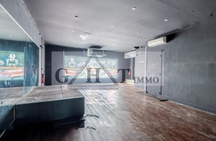 Local commercial de 741m² à vendre à TAVERNY — photo 3