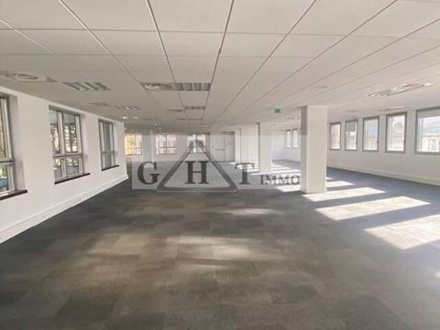 BUREAUX 358M² A VENDRE MONTREUIL — photo du bien