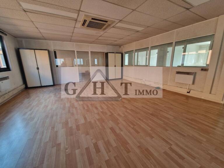 A LOUER 200M² DE BUREAUX A BOBIGNY ZAC DES VIGNES — photo 1