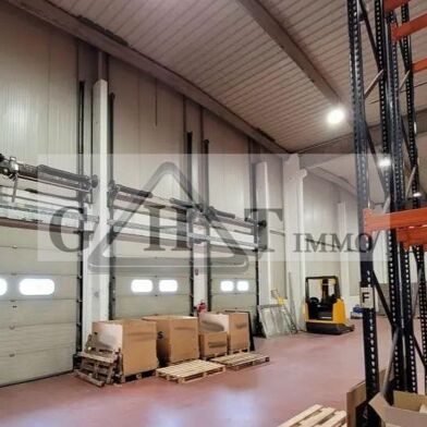 Local industriel 2074 m²