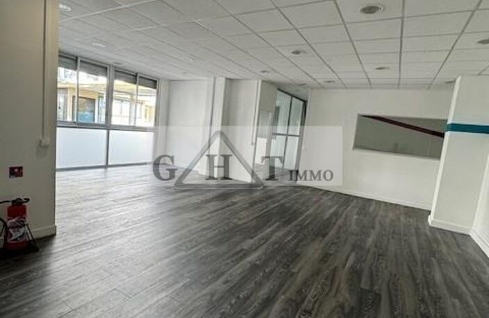 LOCAL COMMERCIAL 405 M² A LOUER VINCENNES — photo 2