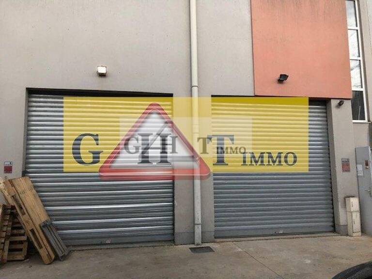 ENTREPOT + BUREAU 360 M² M² A LA VENTE A L'INVESTISSEMENT — photo 1