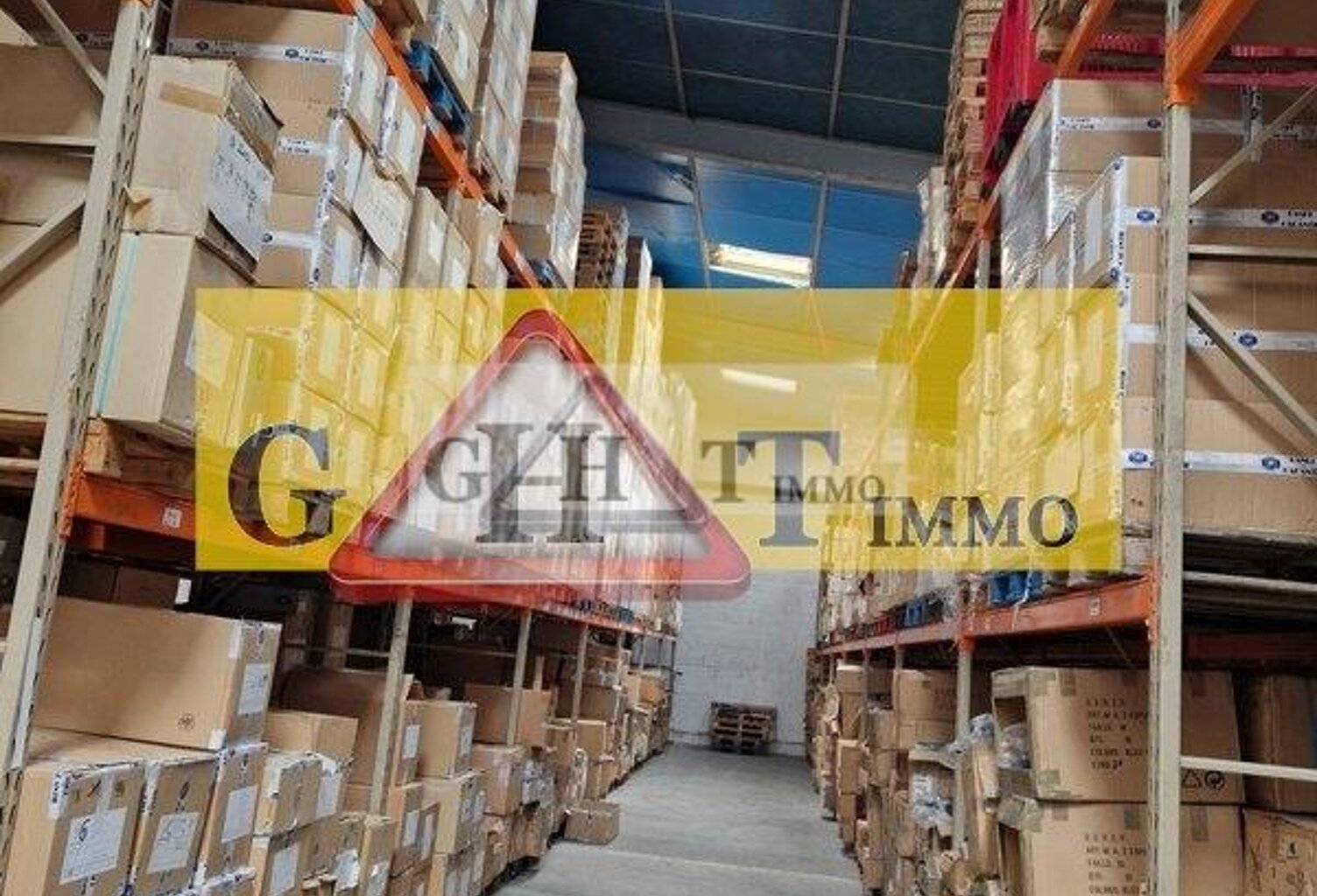 UN ENTREPOT A LA VENTE  DE 965M² A COMBS LA VILLE — photo 1