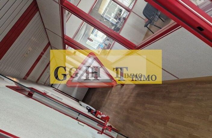 UN ENTREPOT A LA VENTE  DE 965M² A COMBS LA VILLE — photo 2