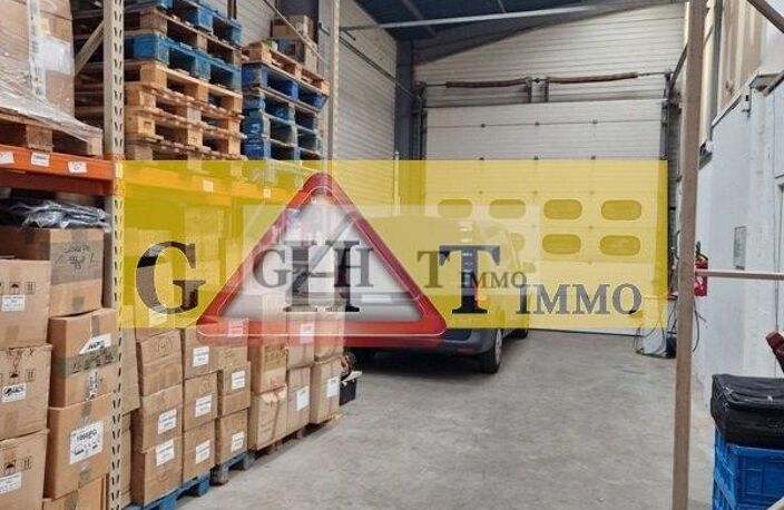 UN ENTREPOT A LA VENTE  DE 965M² A COMBS LA VILLE — photo 3