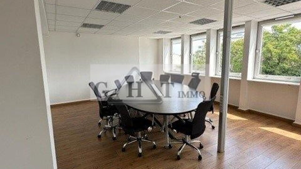 bureau  pièces 200 m2 à louer à Montreuil (93100)