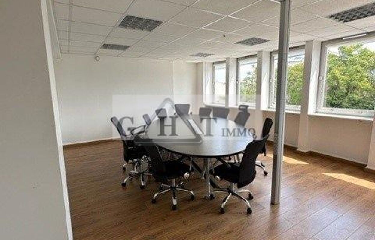 bureau  pièces 200 m2 à louer à Montreuil (93100)