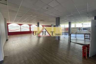 Commerce  890000 €